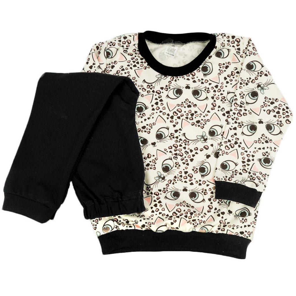 śmieszna, czarna piżama dziecięca w kotki