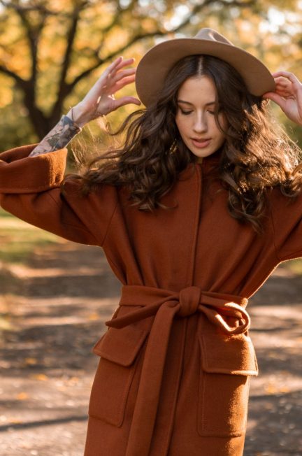 Gdzie kupić modne i tanie ubrania na jesień 2025?